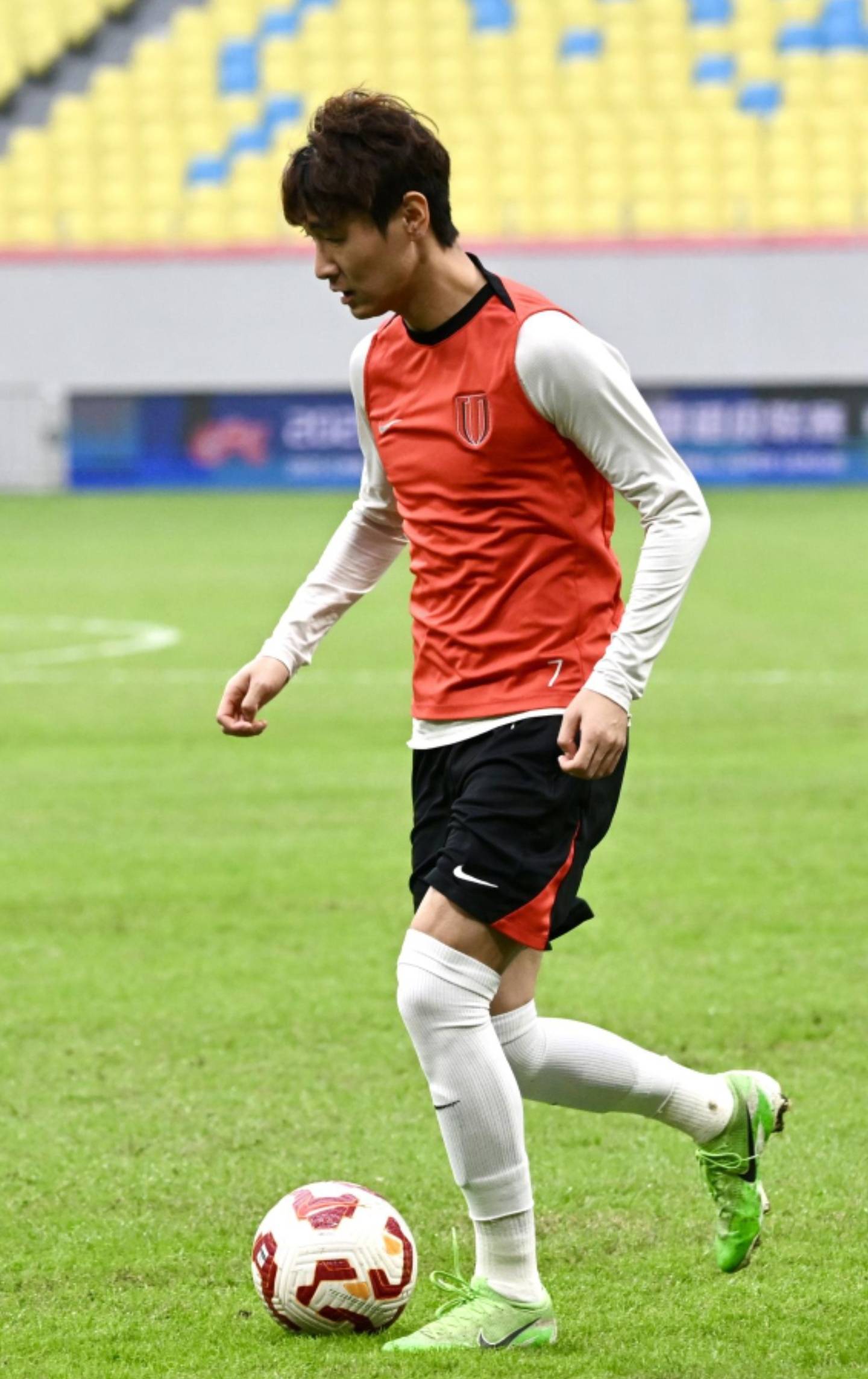 关于转会期迎来里程碑多特蒙德集结日扳平良机，连对手都承认：今夜成都蓉城远射贴柱的信息