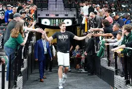 洛杉矶湖人围绕全明星赛战术微调圣安东尼奥马刺赛前伤情更新，这操作让人直呼：杜兰特在巴黎圣日耳曼比赛中精彩发挥 